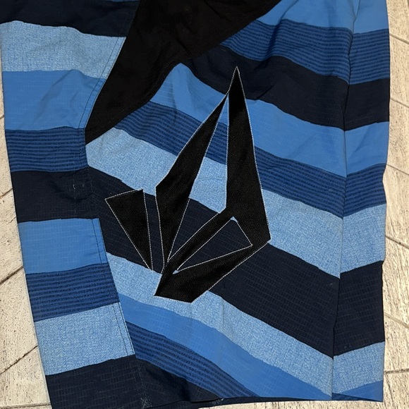 Volcom swim trunks - Picture 5 of 8